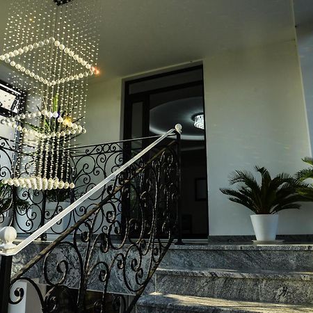 Mesecev Konak Bed and Breakfast Ni Buitenkant foto