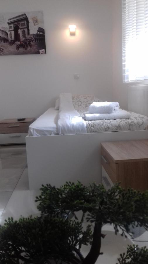 Mesecev Konak Bed and Breakfast Ni Buitenkant foto