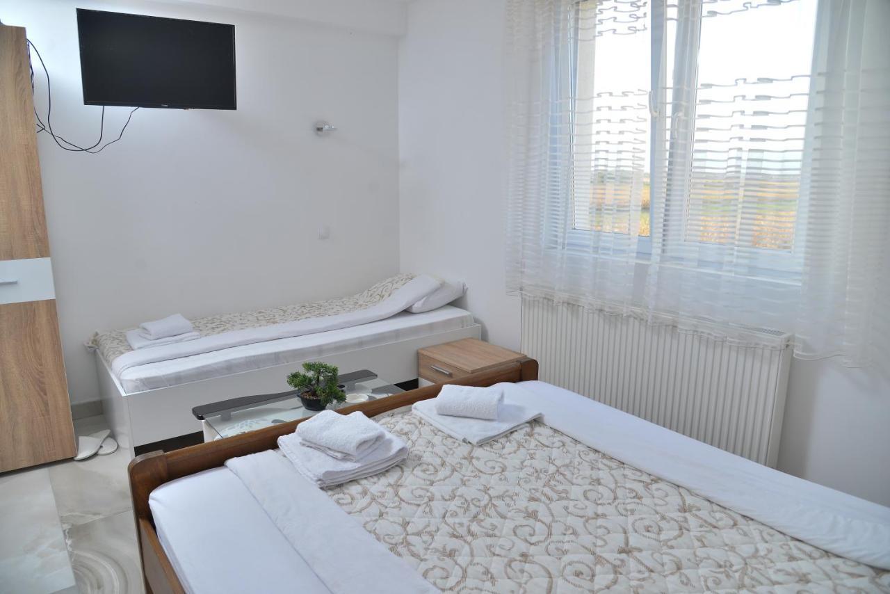 Mesecev Konak Bed and Breakfast Ni Buitenkant foto