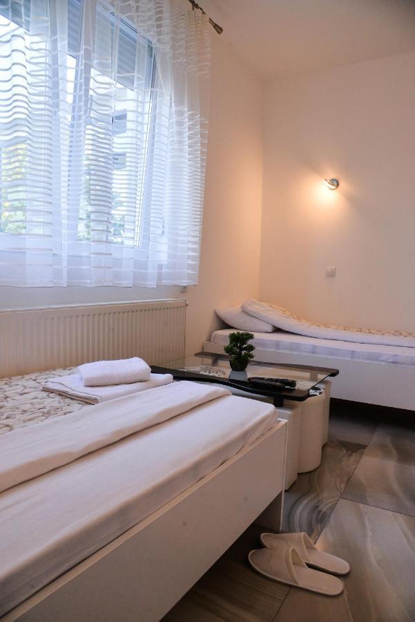 Mesecev Konak Bed and Breakfast Ni Buitenkant foto