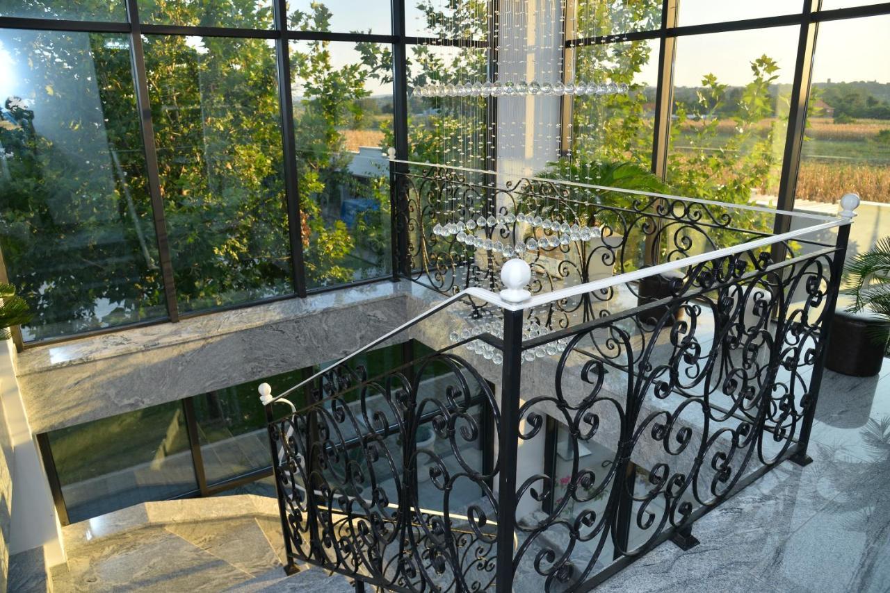 Mesecev Konak Bed and Breakfast Ni Buitenkant foto