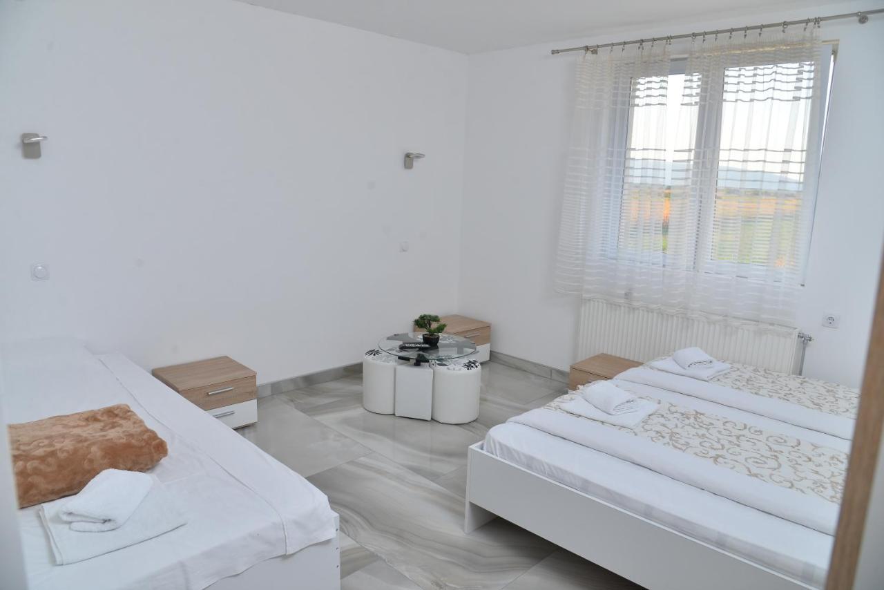 Mesecev Konak Bed and Breakfast Ni Buitenkant foto