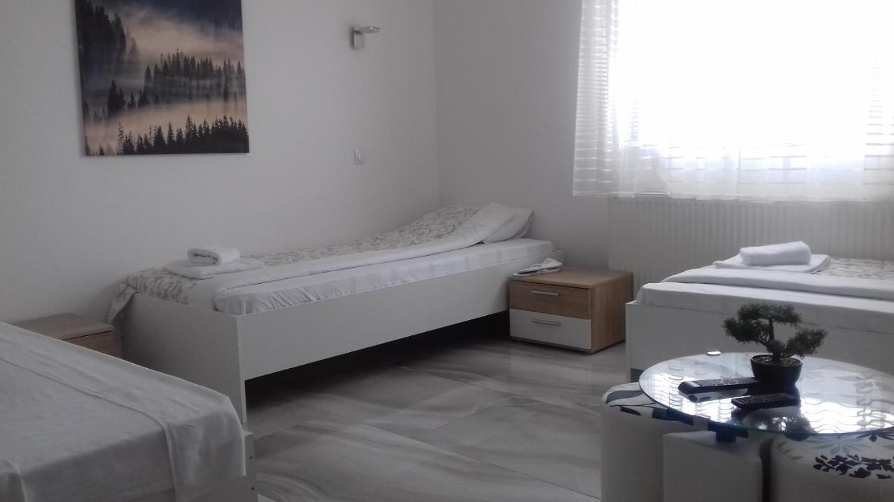 Mesecev Konak Bed and Breakfast Ni Buitenkant foto